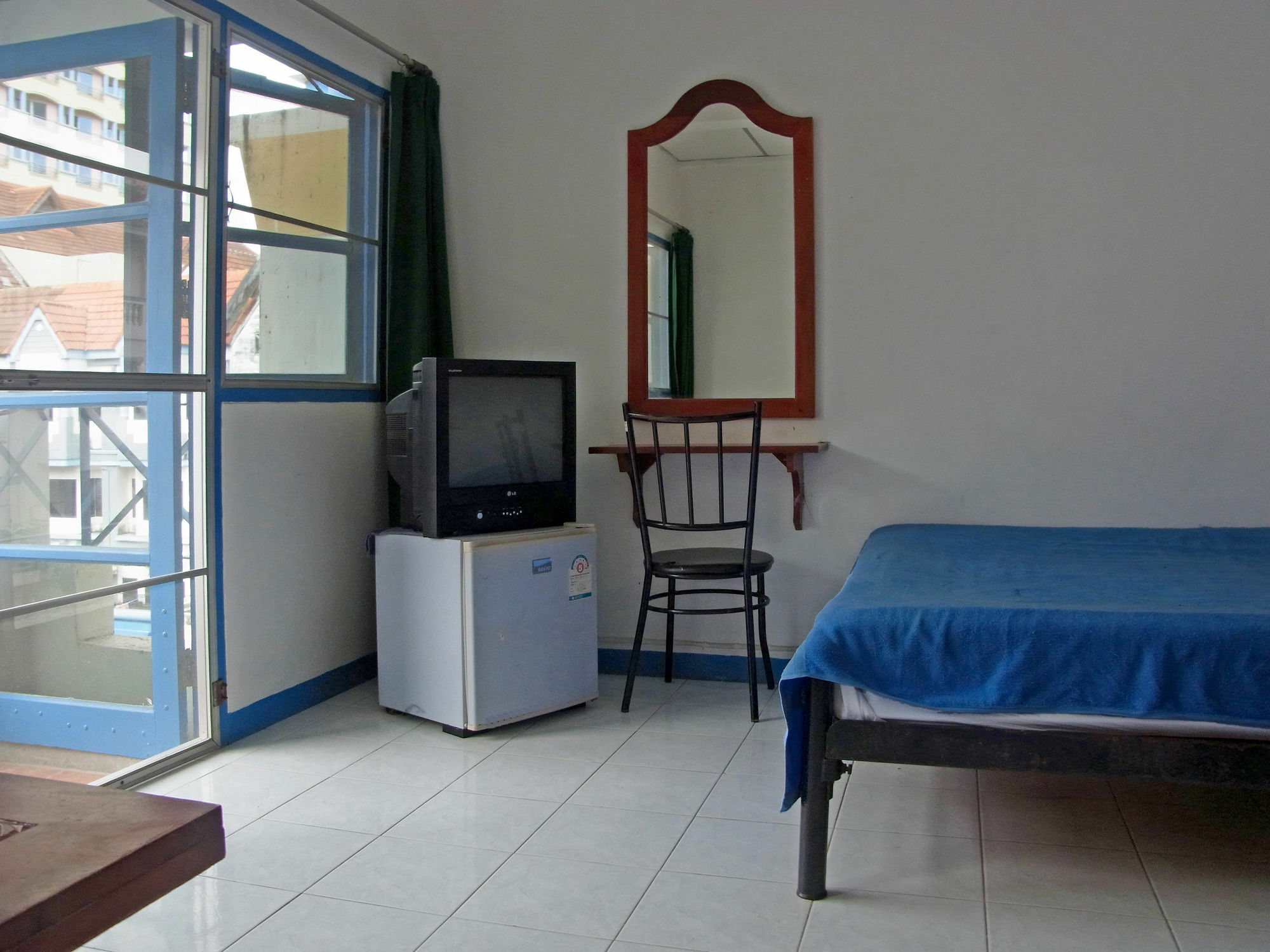 Niku Guesthouse Patong Экстерьер фото