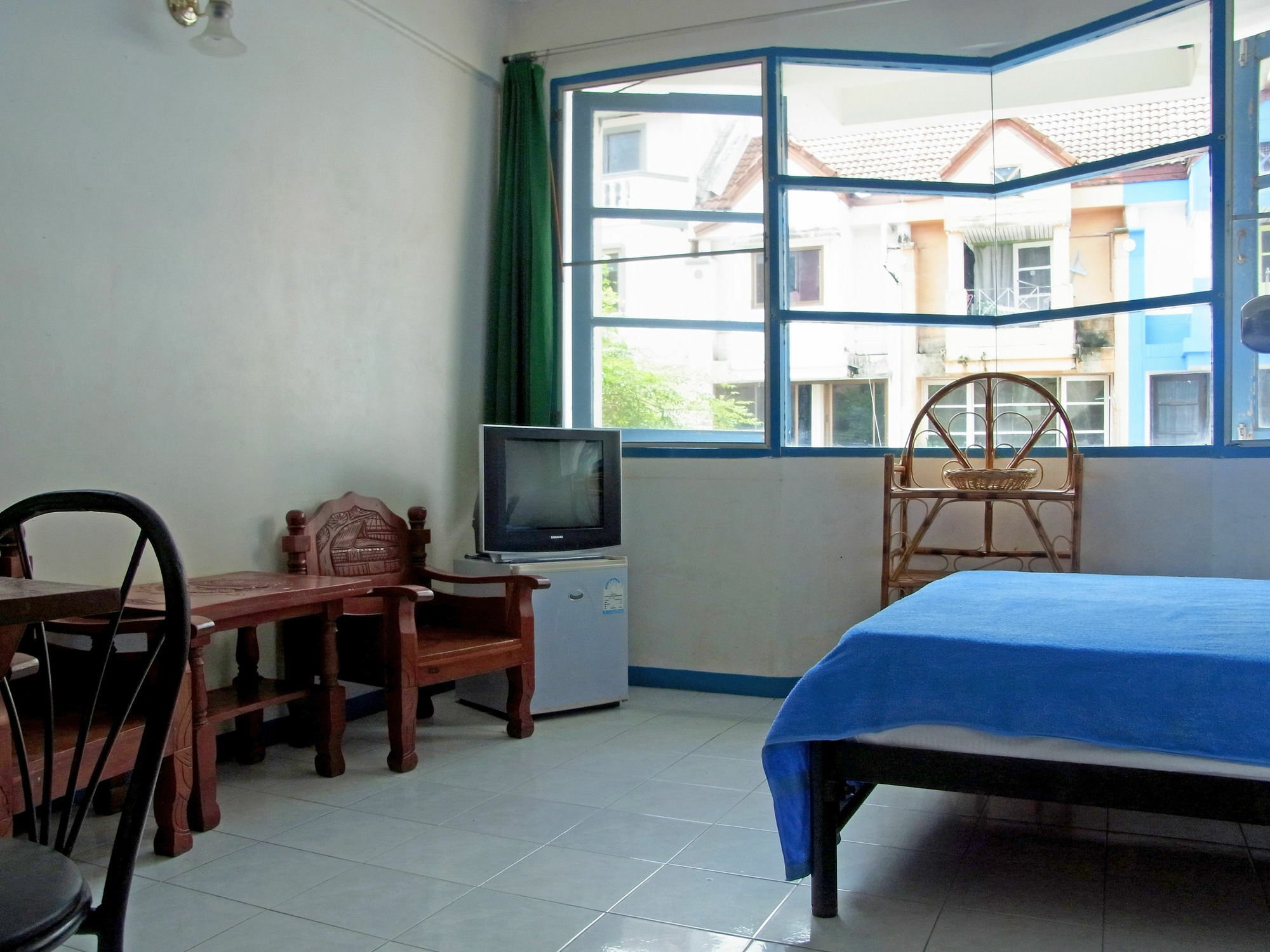 Niku Guesthouse Patong Экстерьер фото